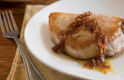 Marinated tuna with red onion sauce