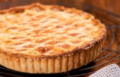 Pear and date crumble